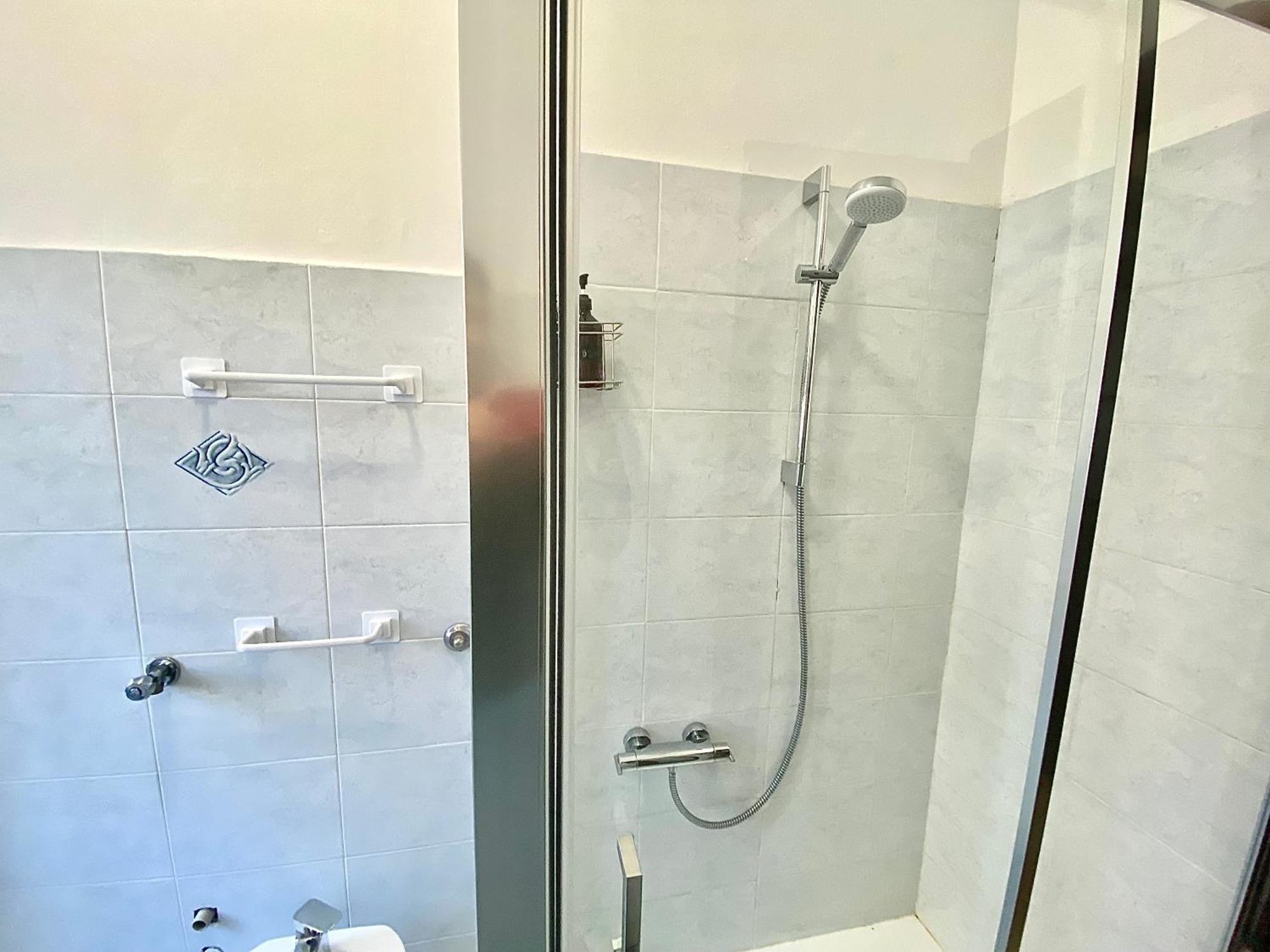 Famagosta Home, Navigli Style, Accanto A Metropolitana M2 Verde, Confortevole E Spazioso Per Gruppi O Famiglie Milan